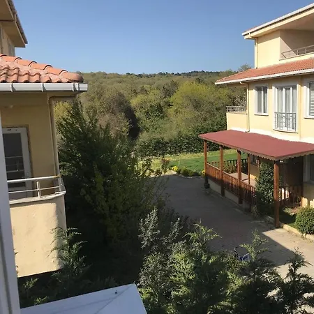 Bed and Breakfast Havalimanina 10 Dakika Uzaklikta Villa/oda+kahvalti